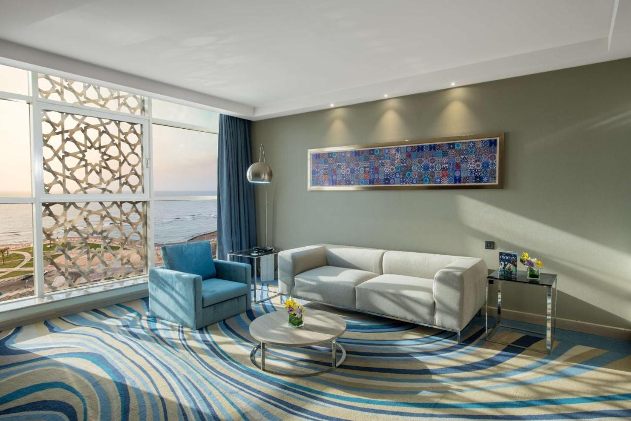Radisson Blu Hotel, Jeddah Corniche מראה חיצוני תמונה A living room at the Jumeirah Atlantis