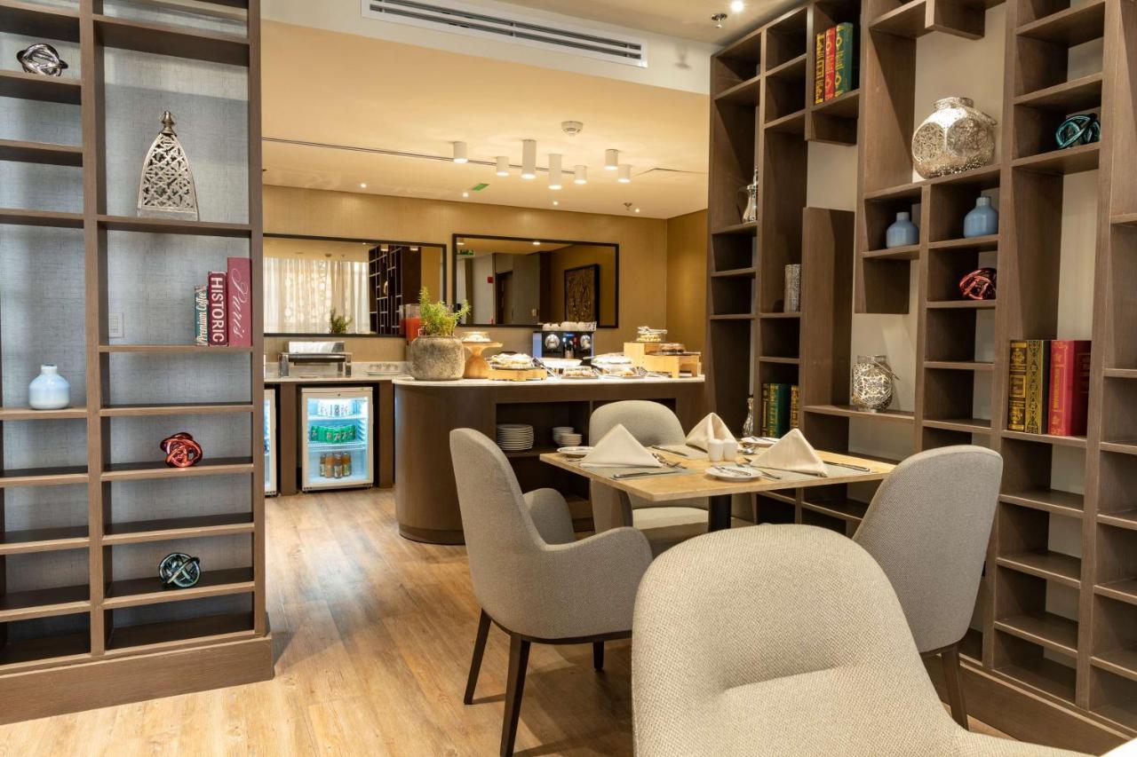 Radisson Blu Hotel, Jeddah Corniche מראה חיצוני תמונה The Library
