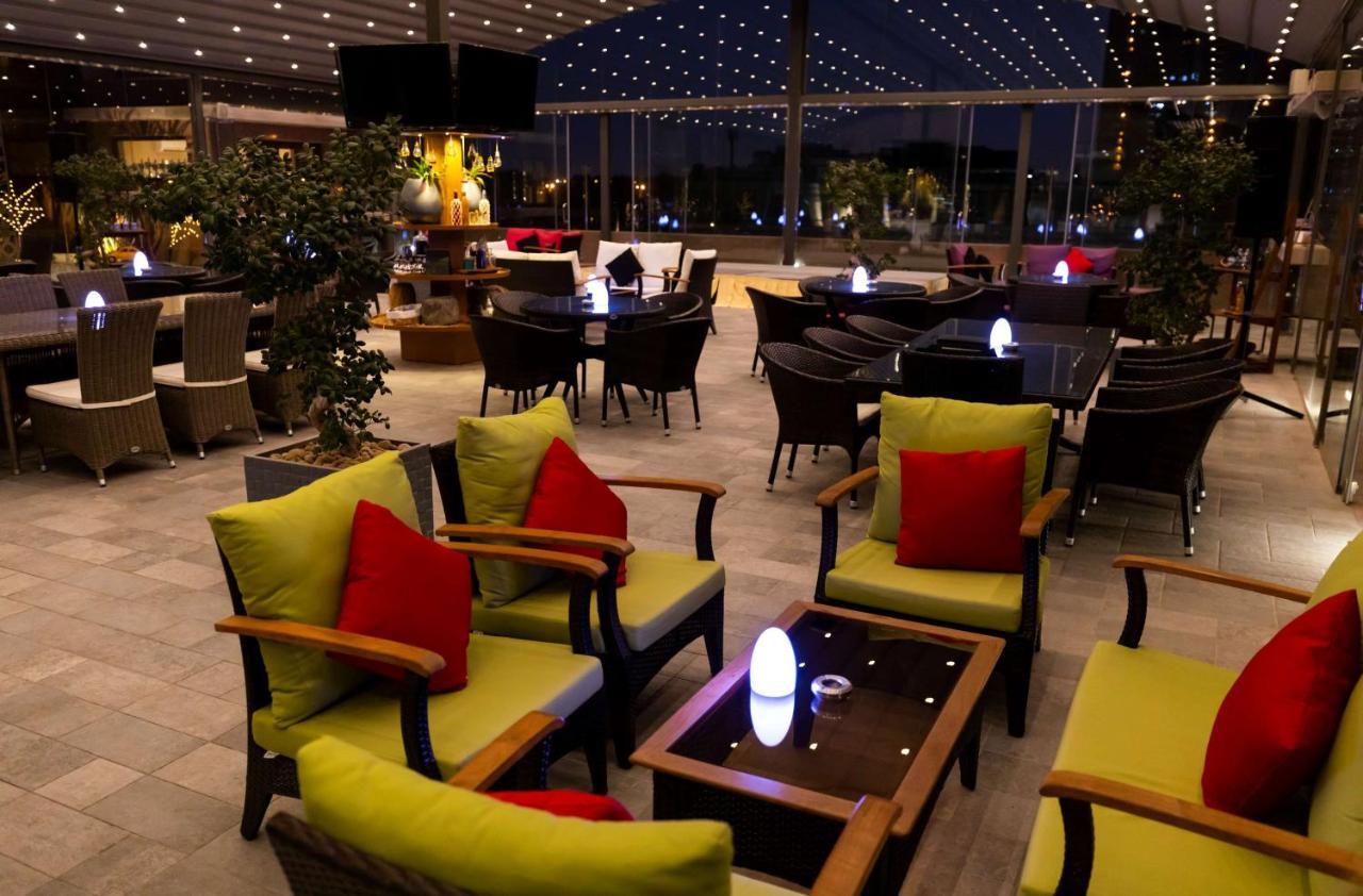 Radisson Blu Hotel, Jeddah Corniche מראה חיצוני תמונה The lounge at the airport