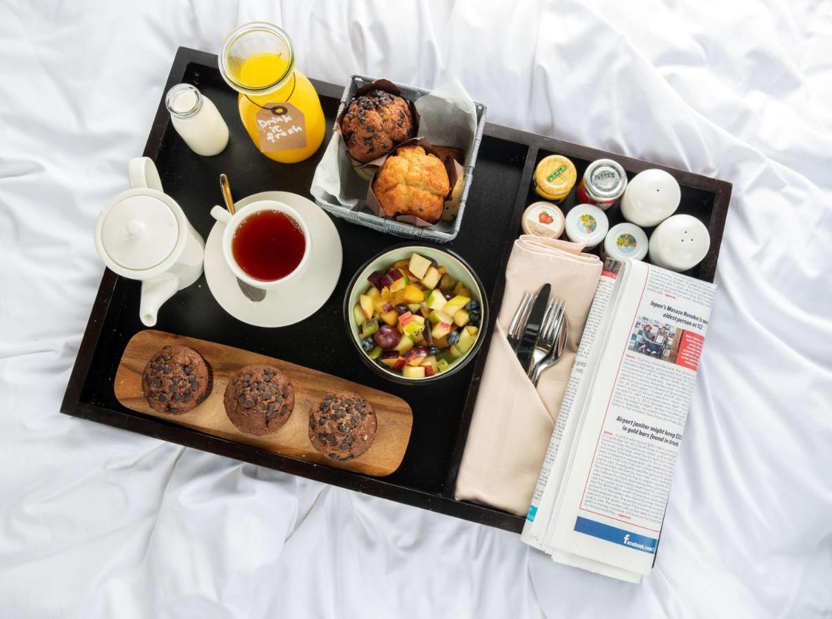 Radisson Blu Hotel, Jeddah Corniche מראה חיצוני תמונה Room service tray