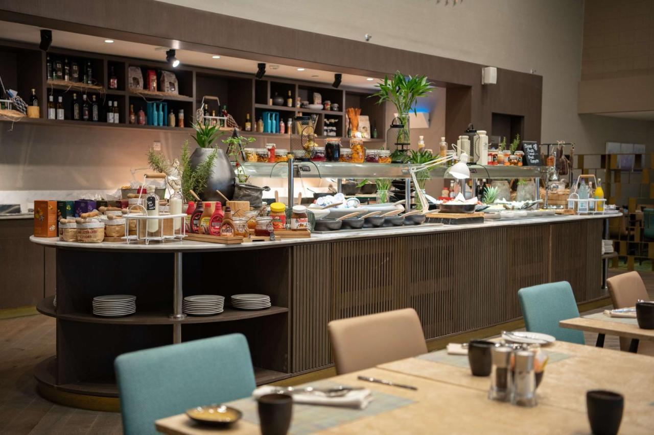 Radisson Blu Hotel, Jeddah Corniche מראה חיצוני תמונה The buffet at the lounge